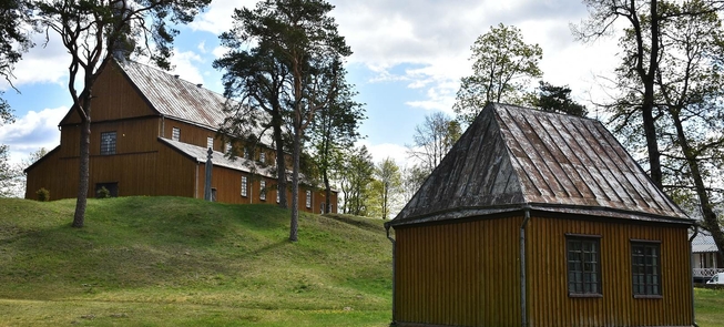 Ensemble der Kirche der unbefleckten Empfängnis in Alsėdžiai